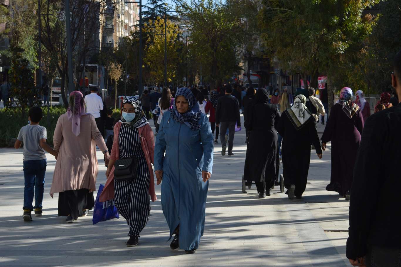 HÜDA PAR'ın "25 yıllık evli kadınlara emeklilik hakkı verilsin" çağrısına Siirt halkından destek